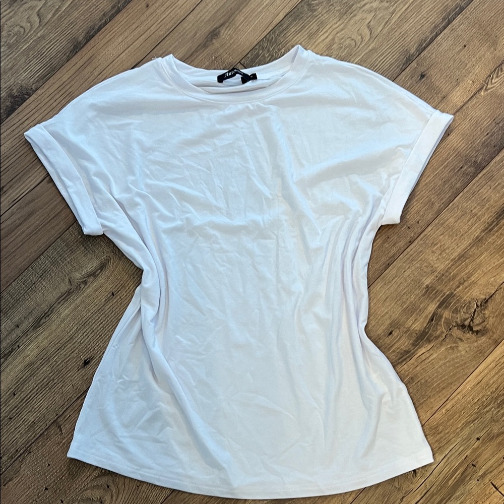 Women’s Classic White Tee Size Small
